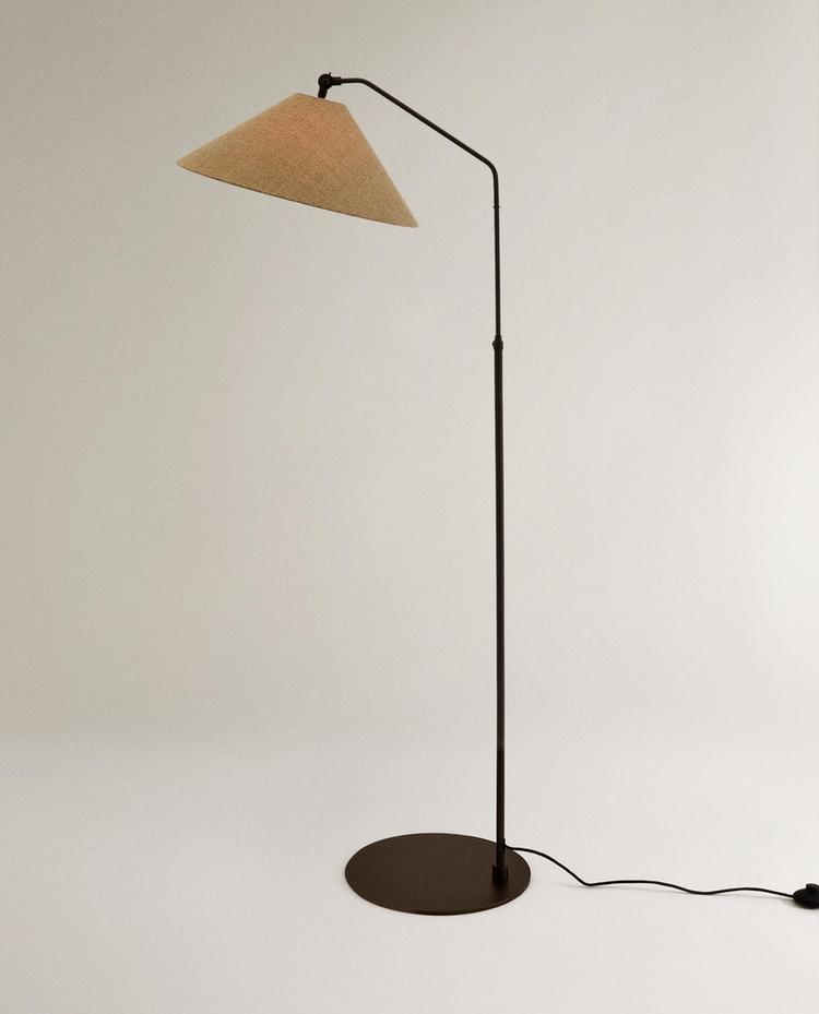 METAL FLOOR LAMP