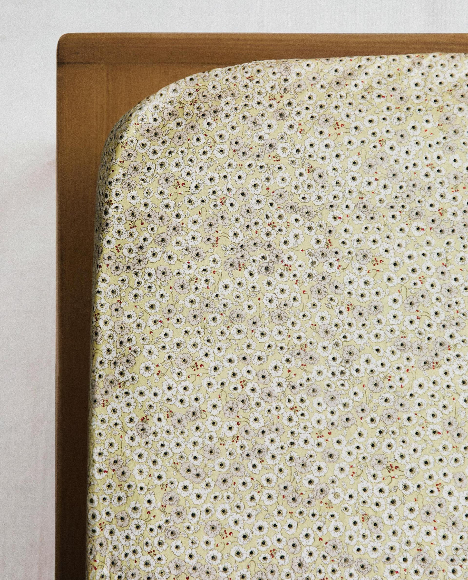 CHILDREN’S FLORAL PRINT FITTED SHEET