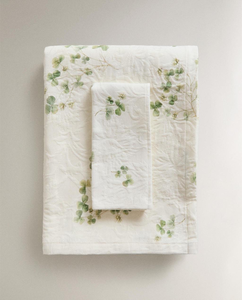 CLOVER PRINT JACQUARD TABLECLOTH