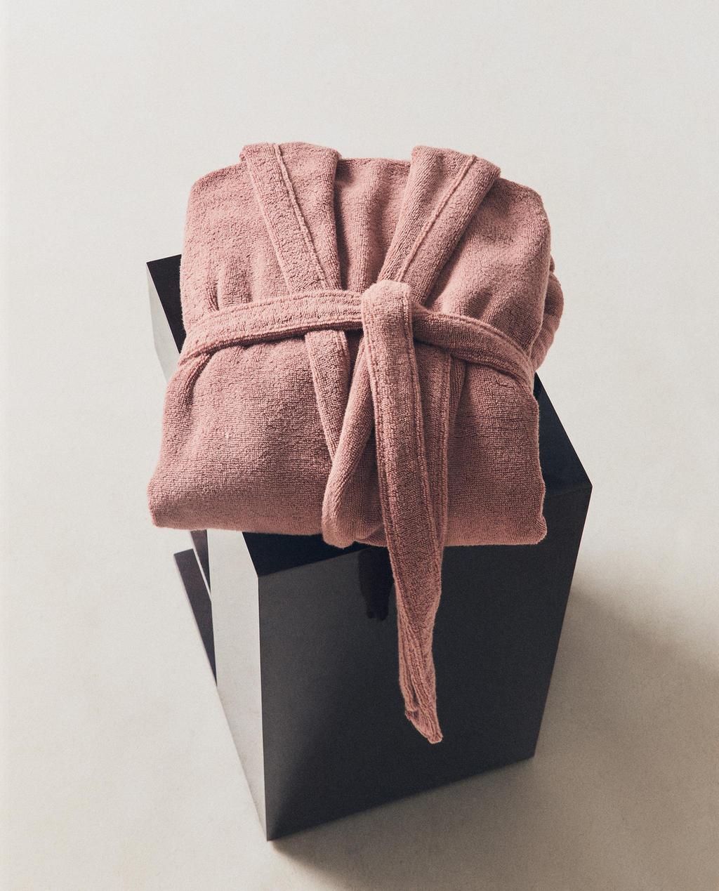 EXTRA SOFT HOODED BATHROBE (380 GXM²)