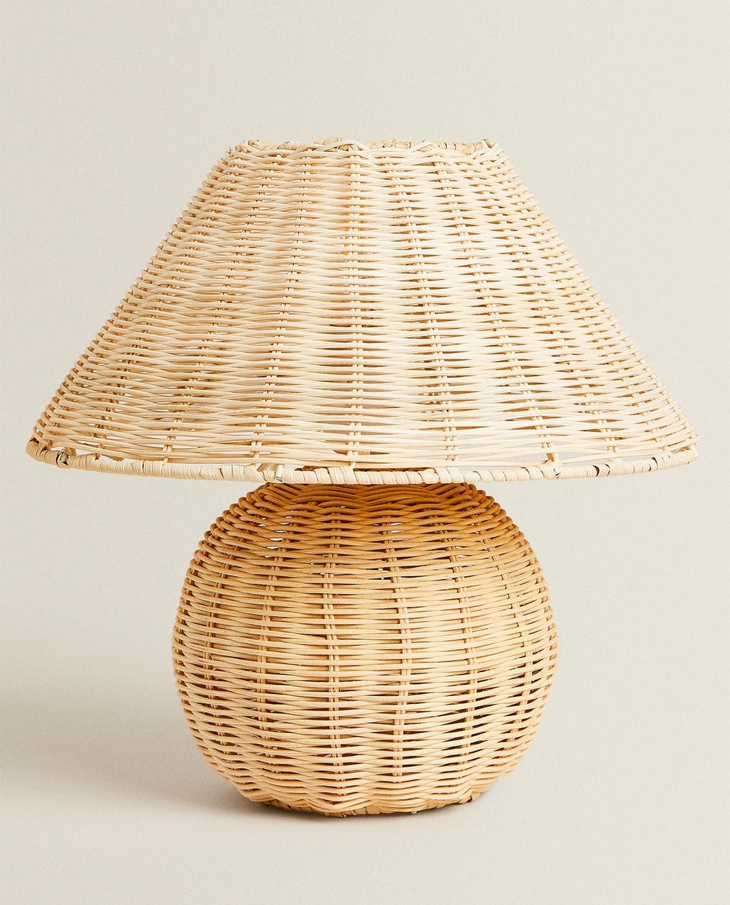 RATANOVÁ STOLNÍ LAMPA