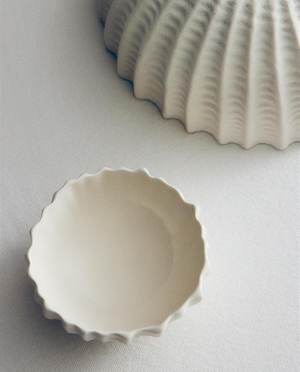 RAISED SNACK BOWL