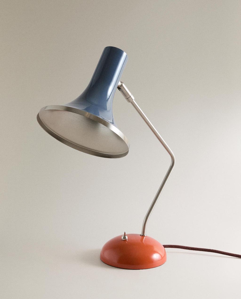 SKRIVBORDSLAMPA I FÄRG