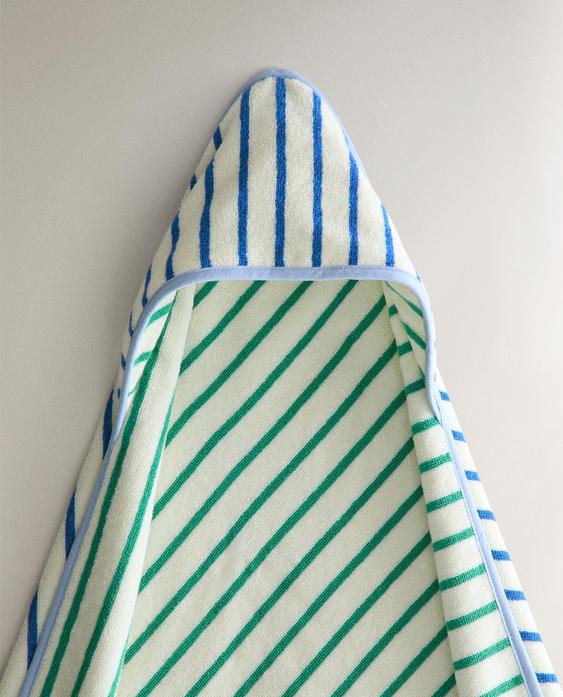 REVERSIBLE STRIPED HOODED BABY TOWEL