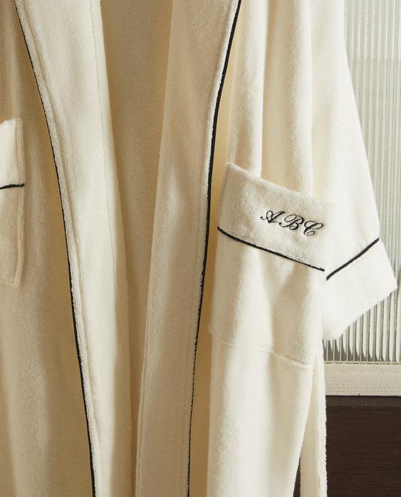 BATHROBE WITH PIPING (400 GXM²)