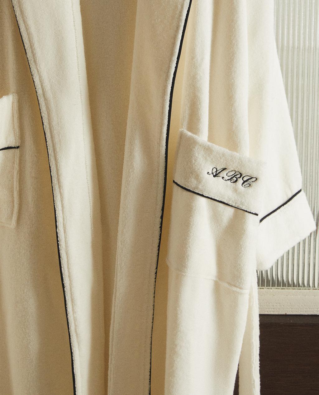 BATHROBE WITH PIPING (400 GXM²)