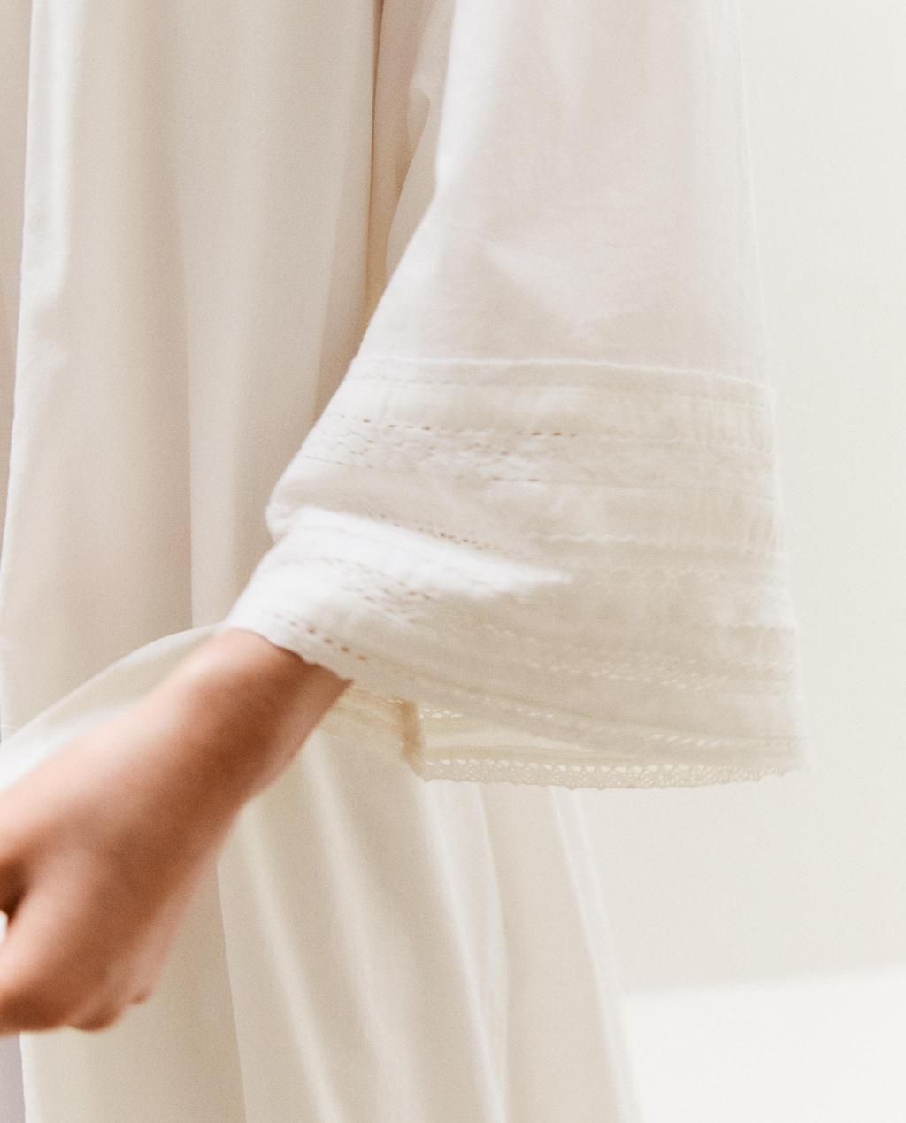 LACE DRESSING GOWN