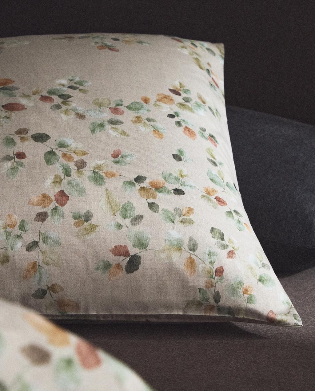 FRONHA DE TRAVESSEIRO DE CETIM COM ESTAMPADO DE FOLHAS