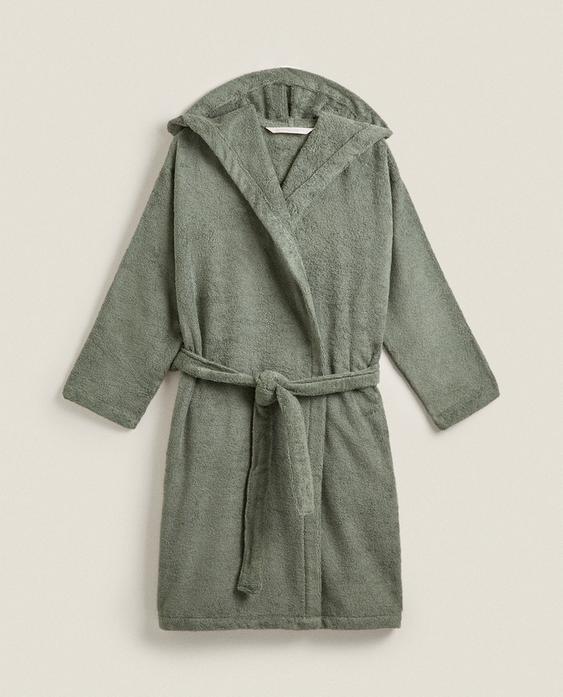 HOODED BATHROBE (360 GXM²)