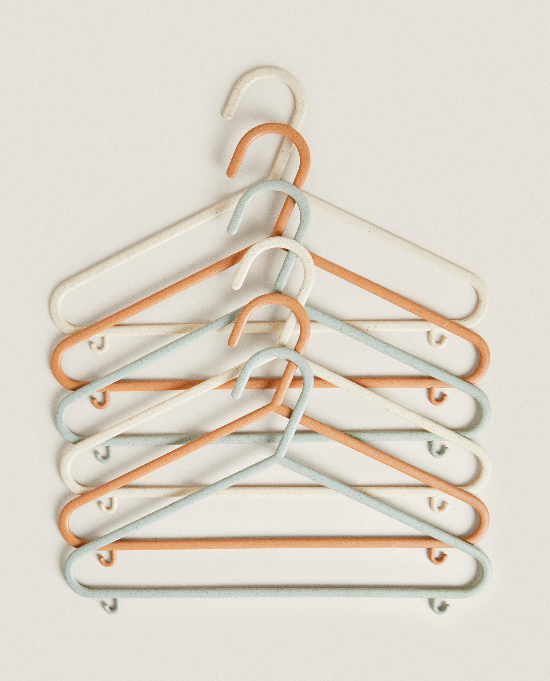 PACK OF KIDS' HANGERS IN PASTEL COLOURS (PACK OF 6) PACK OF KIDS' HANGERS IN PASTEL COLOURS (PACK OF 6)