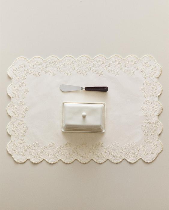 SET DE TABLE BRODÉ DENTELLE