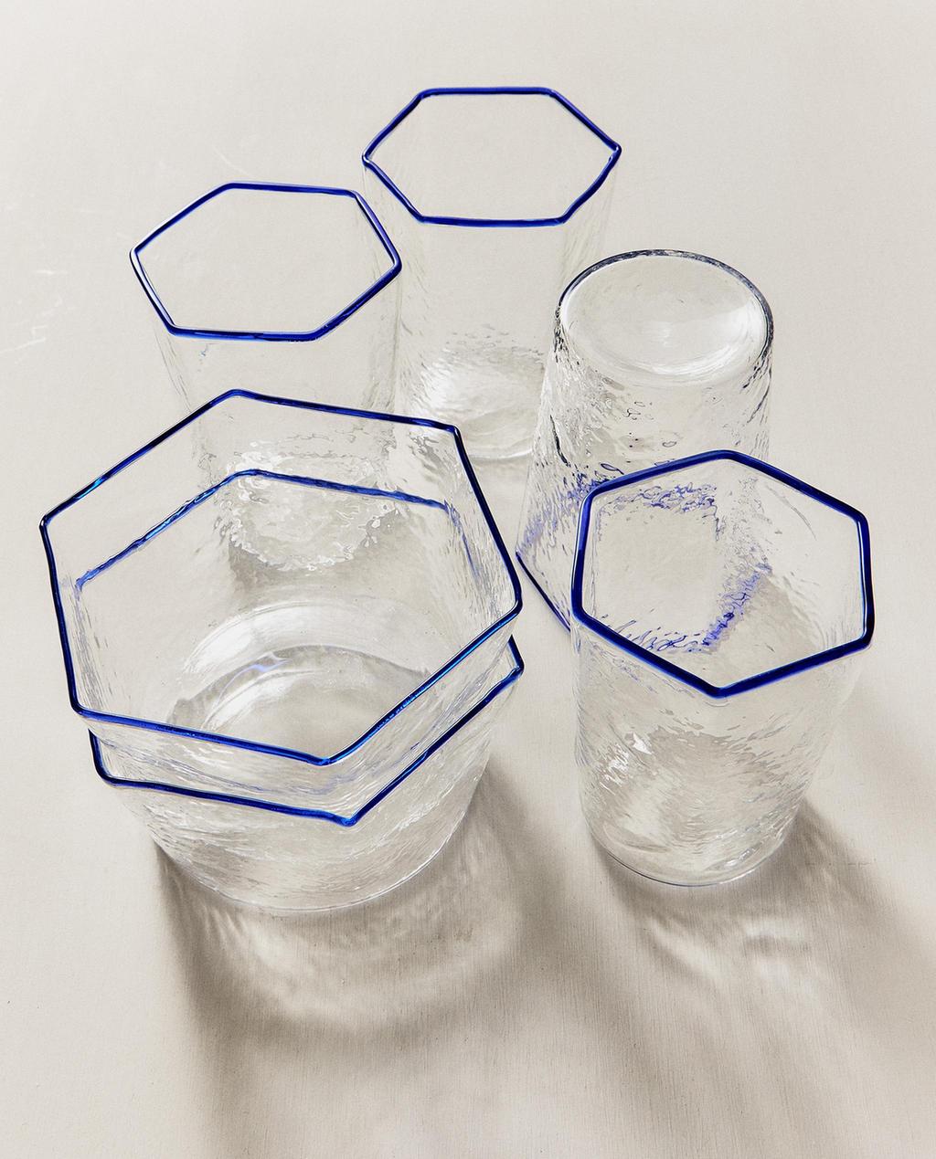 SÆT MED GLAS MED UDHAMRET EFFEKT OG KANT