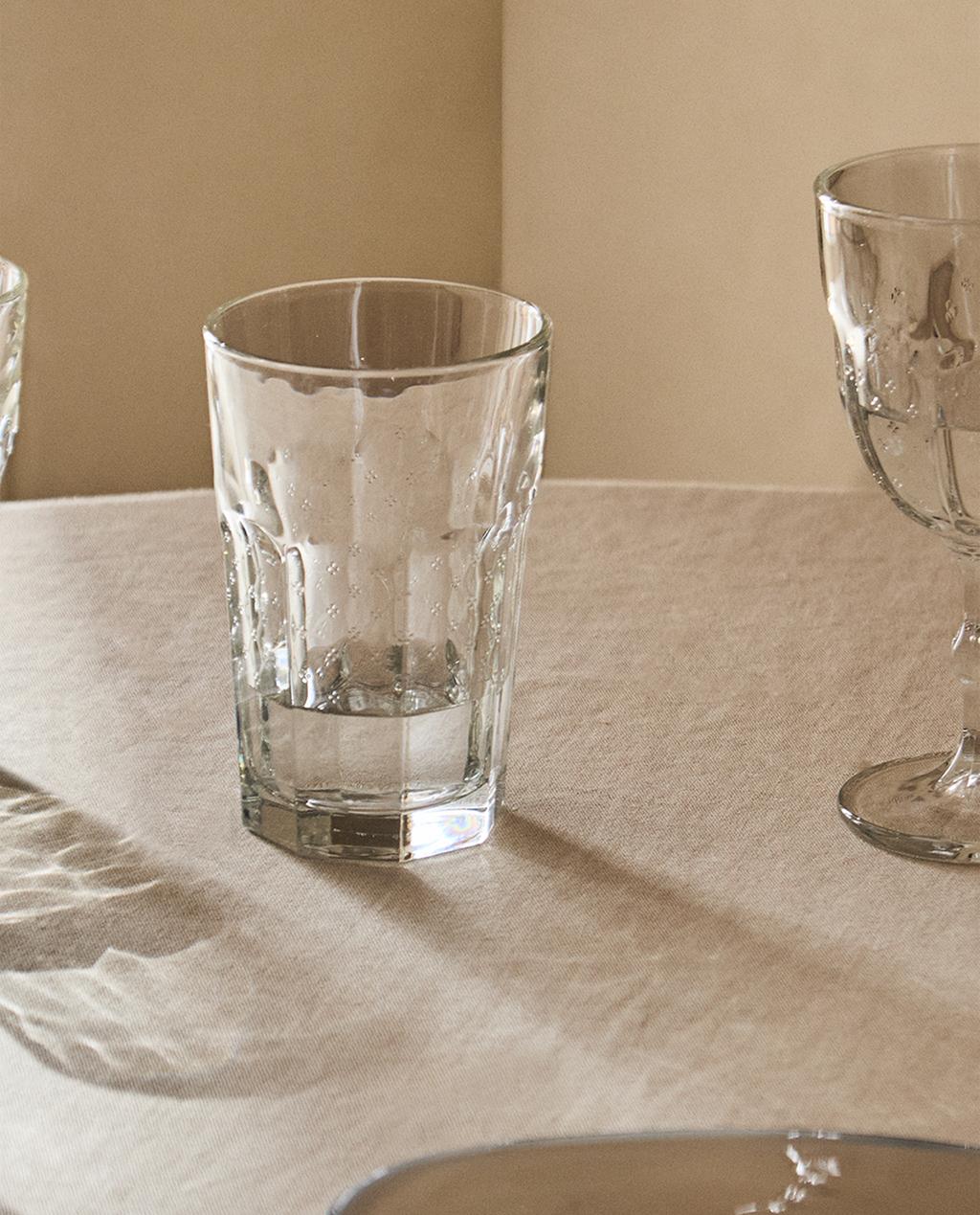 TUMBLER SET WITH RAISED FLORAL DESIGN
