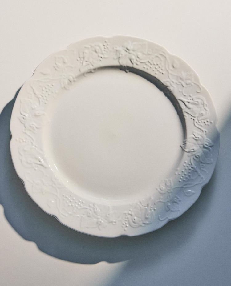 GRAPE PORCELAIN DINNER DISH