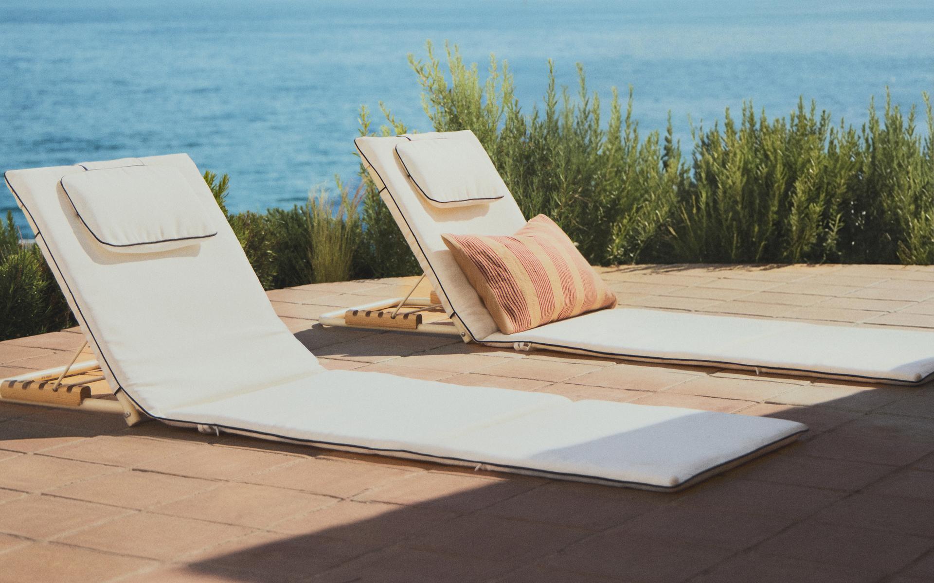FOLDING BEACH GROUND LOUNGER