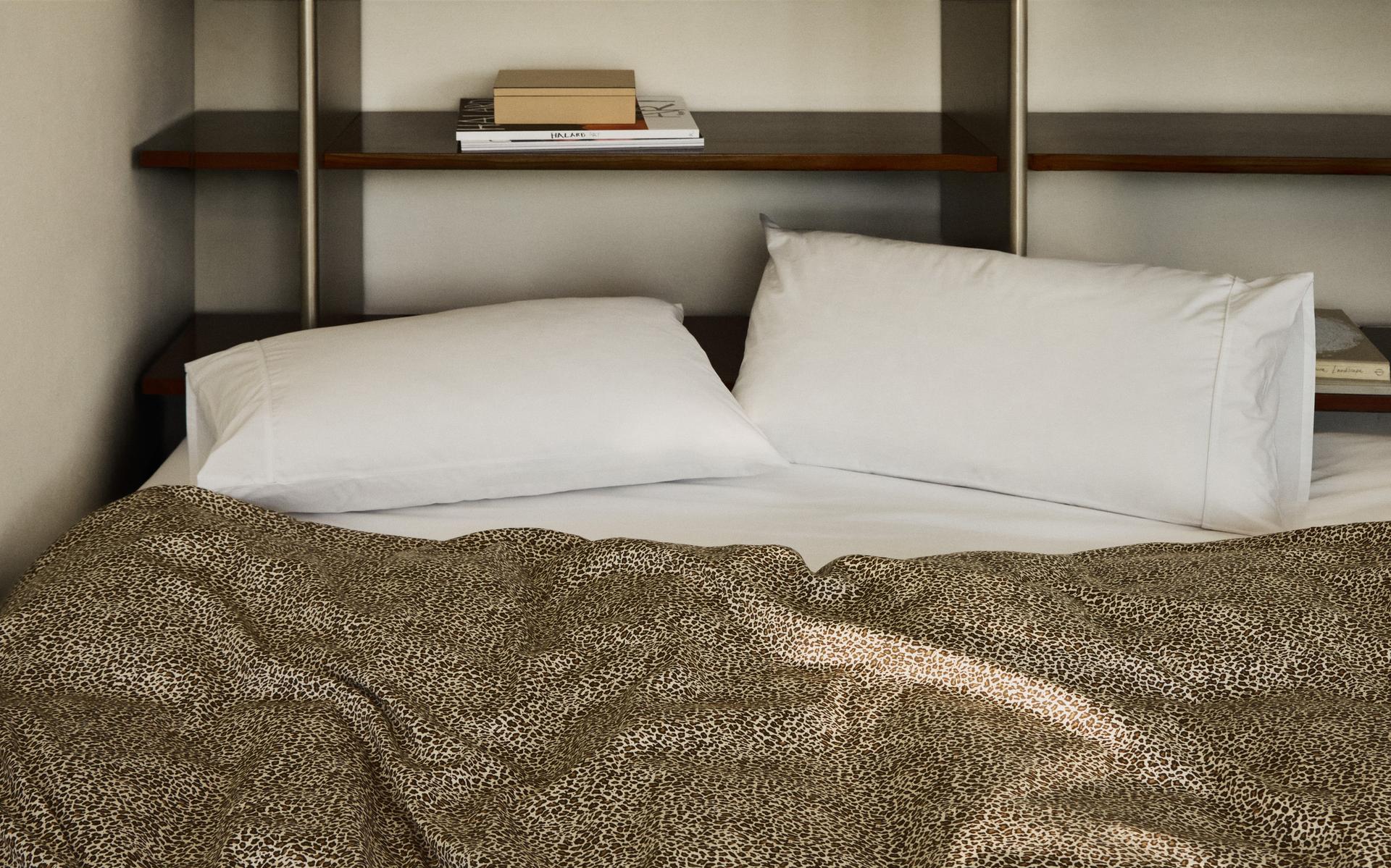 (300 THREAD COUNT) GIRAFFE SATEEN DUVET COVER