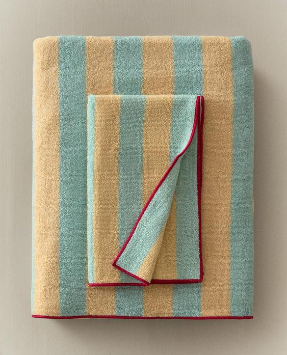 SERVIETTE DE BAIN APPLICATION PIQUÉ