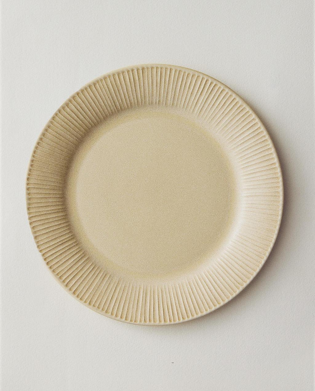 SCORED STONEWARE DINNER PLATE