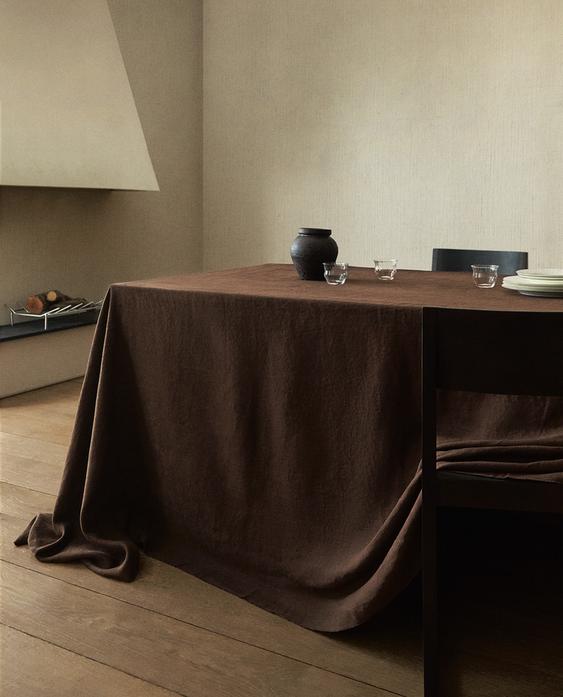 TABLECLOTH 01