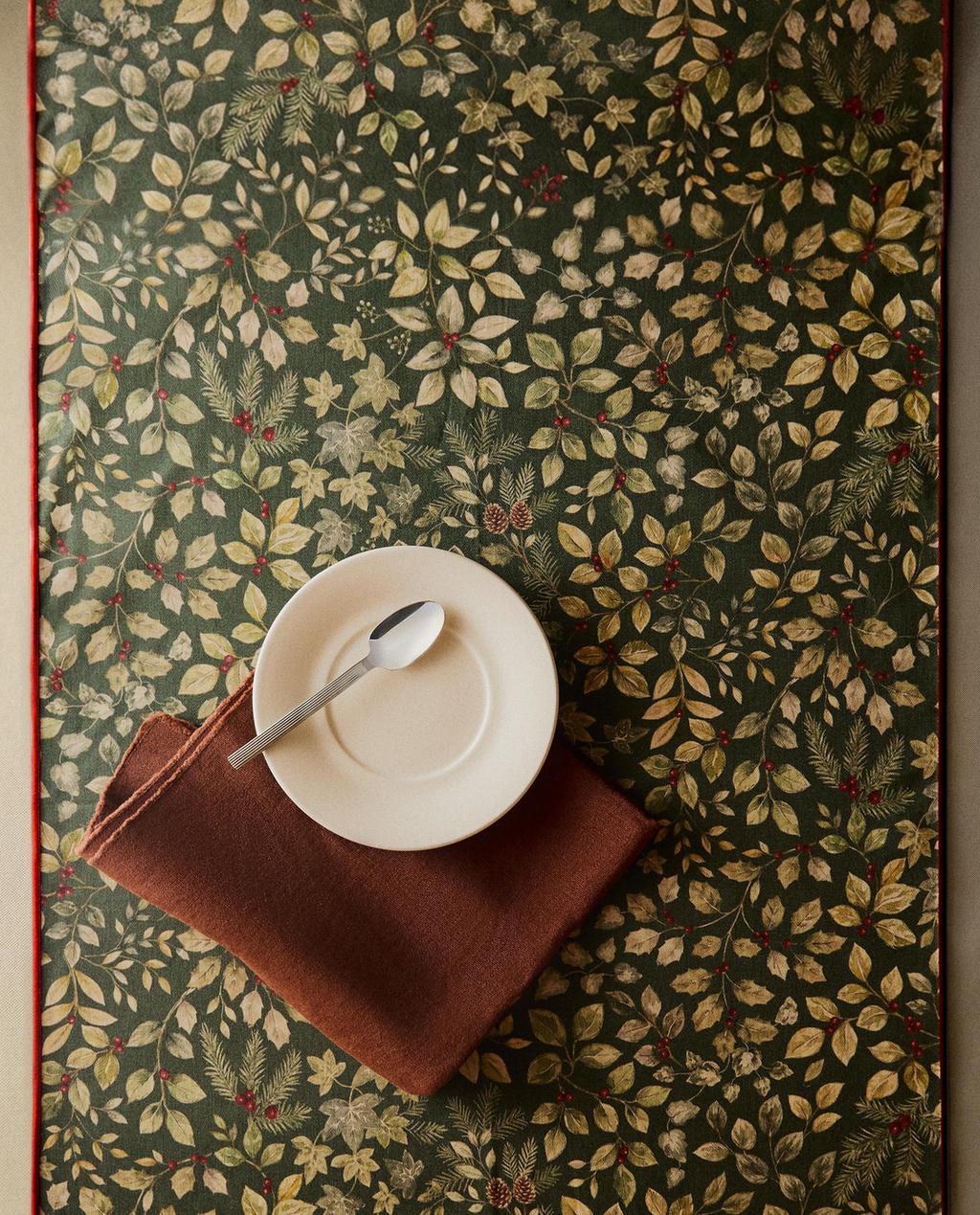 CHRISTMAS LEAF RESIN-COATED TABLE RUNNER