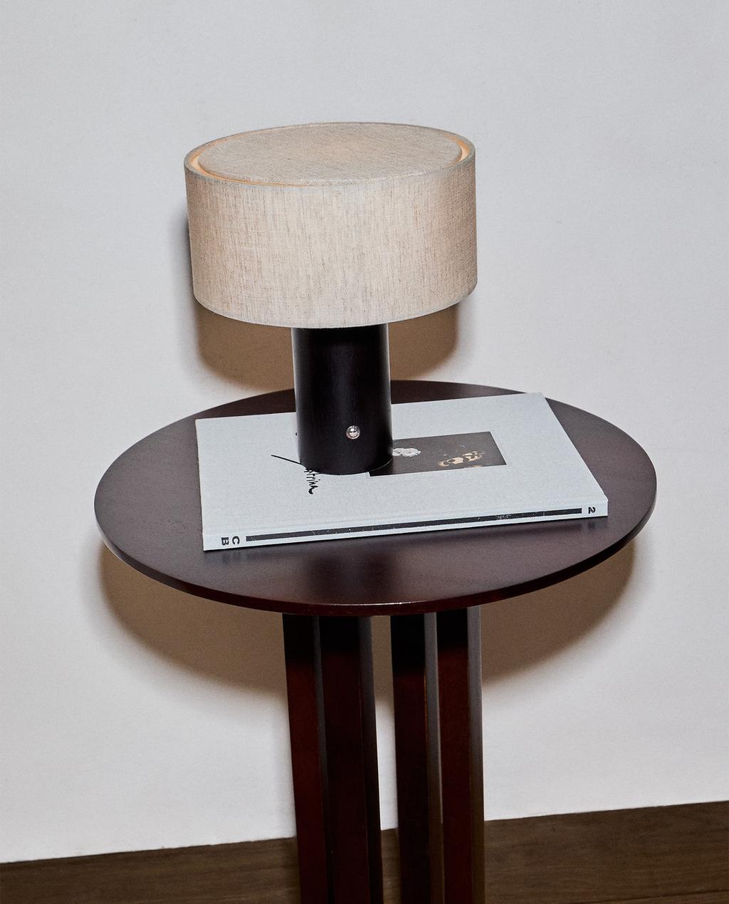 LÁMPARA MESA INALÁMBRICA MADERA Y LINO PEQUEÑA