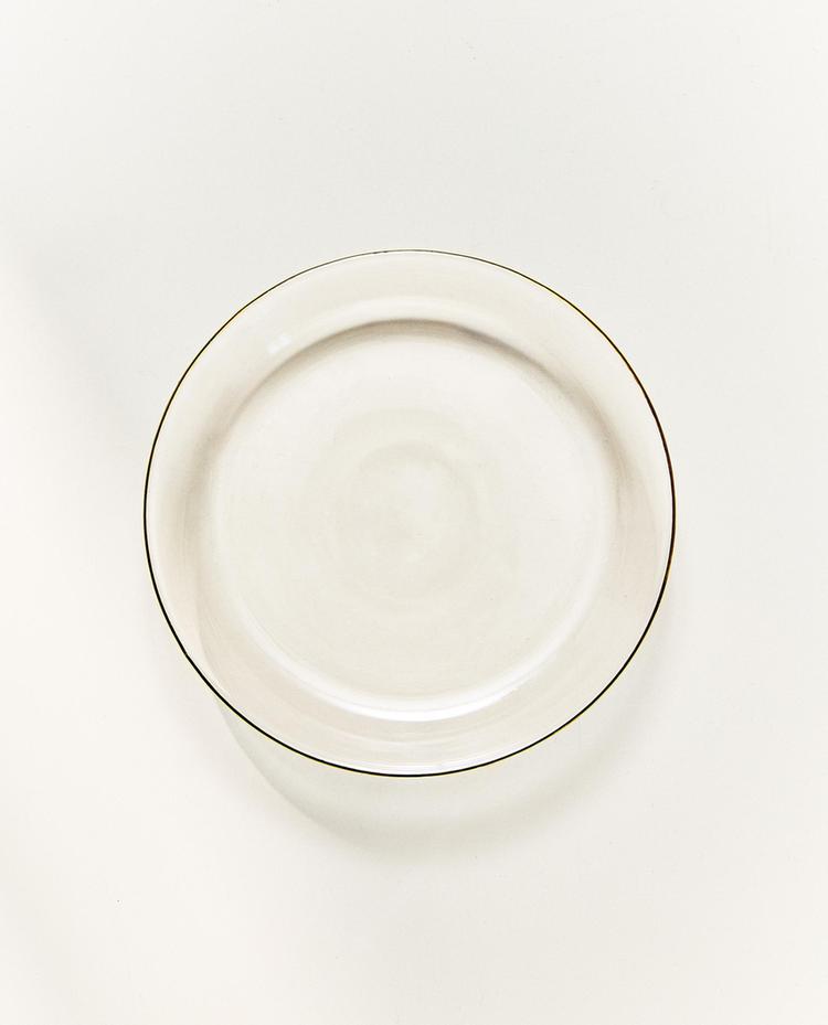 BOORILASINEN LEIPÄLAUTANEN REUNUKSELLA