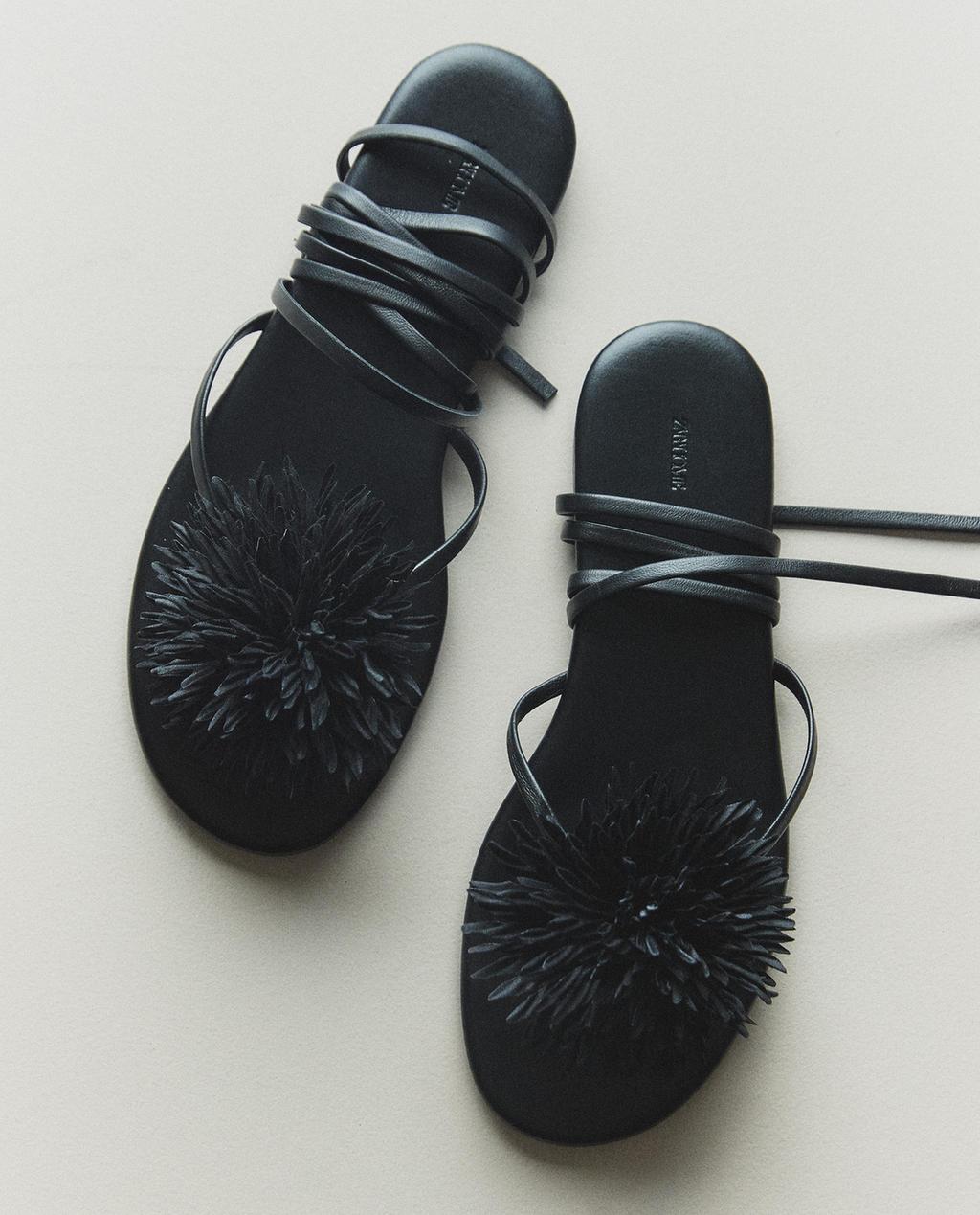 LEATHER SANDALS WITH FLOWER DETAIL