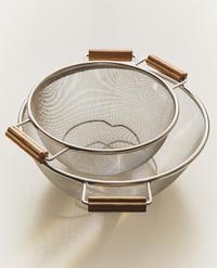 KITCHEN COLANDER WITH WOODEN HANDLES