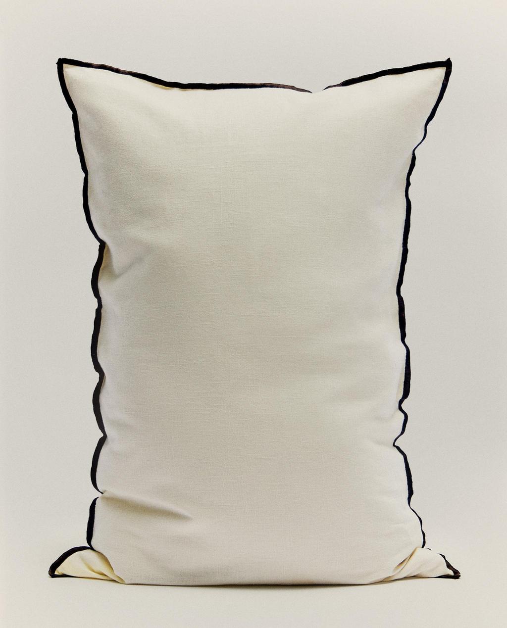 CUSHION COVER WITH OVERLOCK
