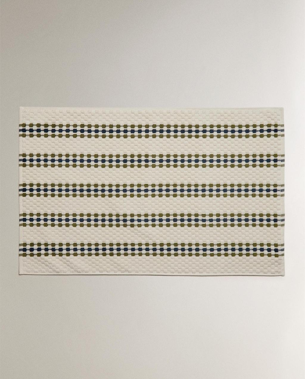GEOMETRIC TEXTURED BATH MAT