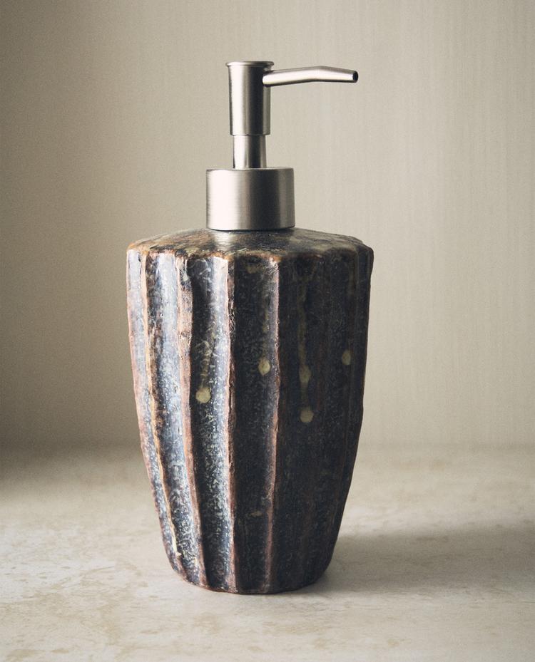 TERRACOTTA ZEEPDISPENSER MET RELIËFMOTIEF