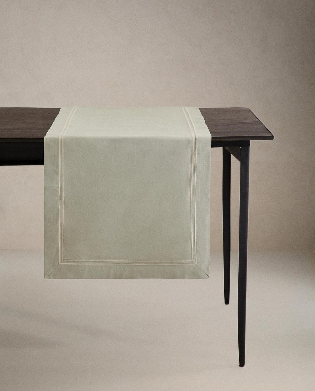 CHEMIN DE TABLE SATIN FESTON
