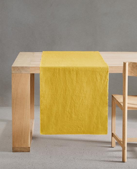 TABLE RUNNER 01