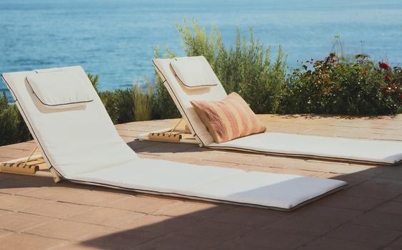 FOLDING BEACH GROUND LOUNGER