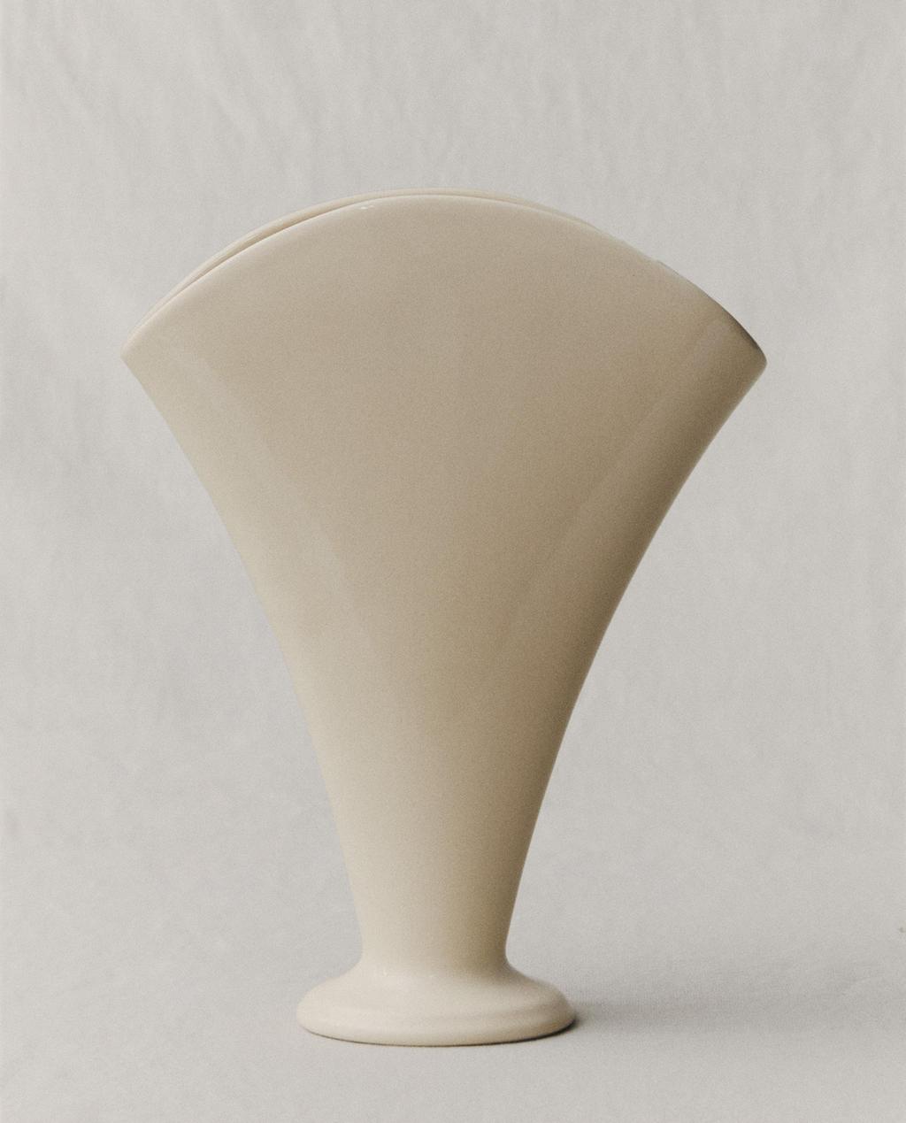 PORCELAIN VASE | STUDIO MARY LENNOX