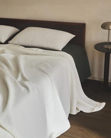 MINI WAFFLE KNIT BEDSPREAD