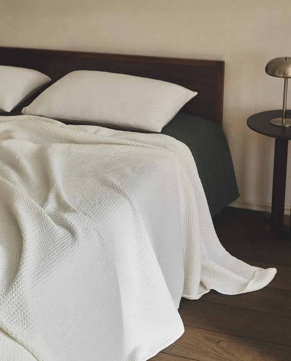 MINI WAFFLE KNIT BEDSPREAD