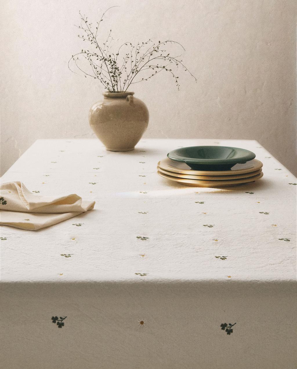 NAPPE BRODERIES TRÈFLE ET MARGUERITE