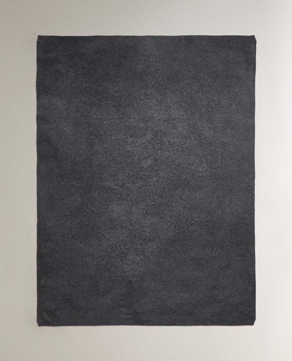 KNIT THROW