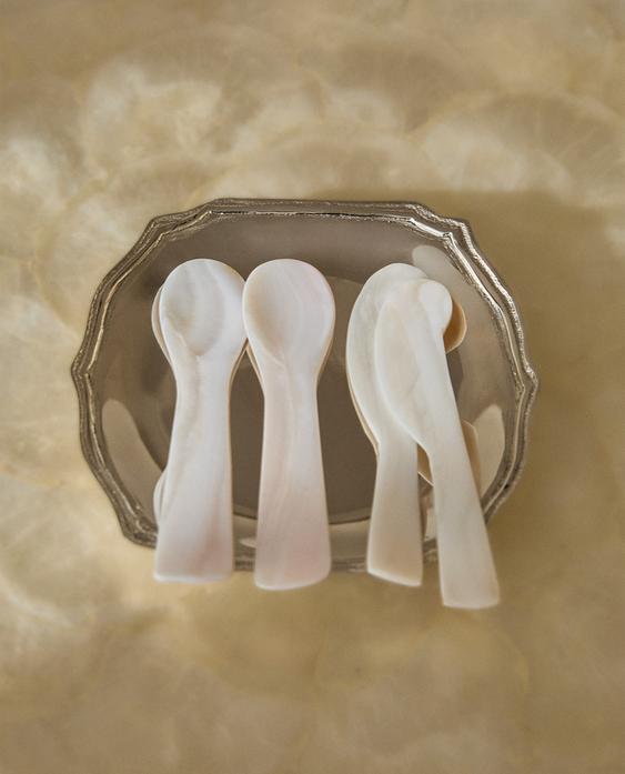 MOTHER-OF-PEARL BREAKFAST CUTLERY SET (SET OF 4)