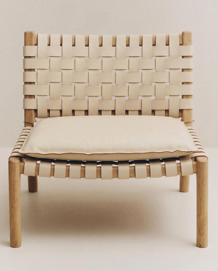 LOUNGE CHAIR 01