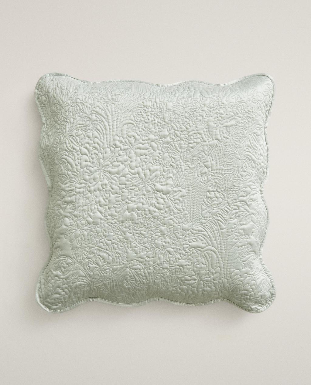 SCALLOPED FLORAL CUSHION COVER
