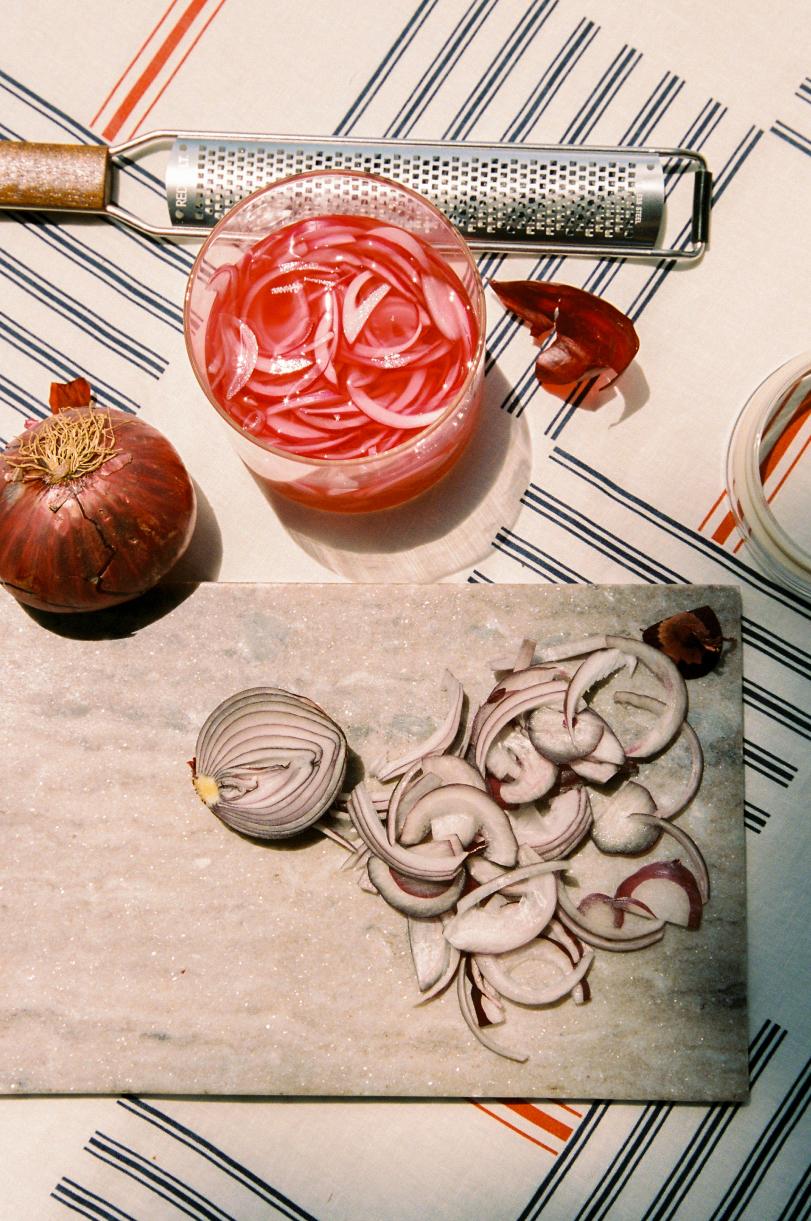 BOROSILICATE GLASS HONEY JAR WITH LID Summer salad EDITORIAL