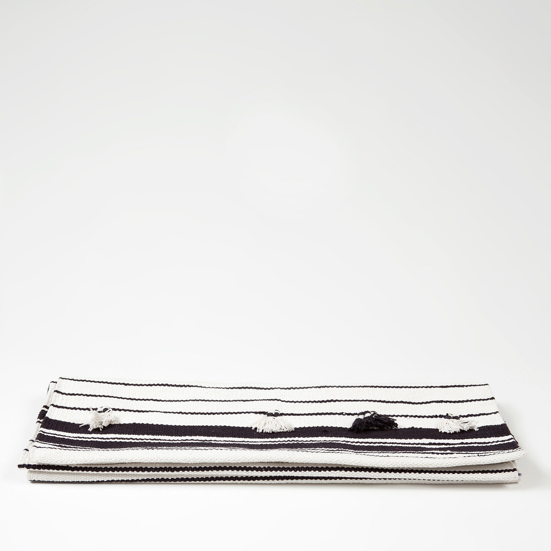 Black And White Striped Rug Rugs Bedroom Zara Home United - Image Of The Product Black And White Striped Rug black and white striped rug rugs bedroom zara home united - image of the product black and white striped rug
