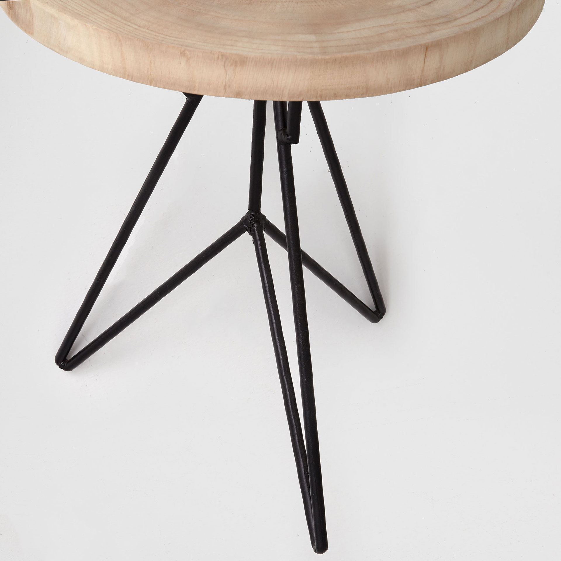 Little Round Table With Iron Legs Linen Collection Decoration Image 5 Of The Product Little Round Table With Iron Legs