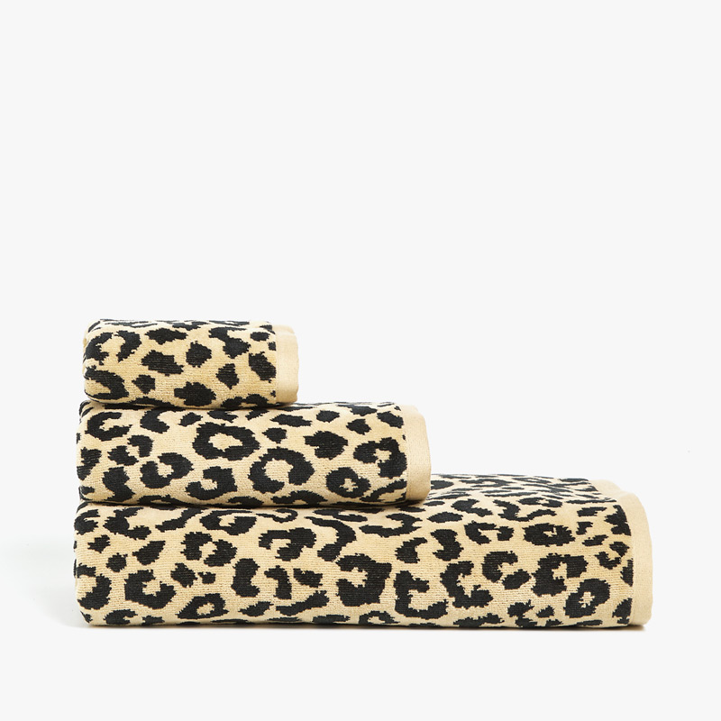 Image 1 of the product LEOPARD PRINT JACQUARD TOWEL Leopard print decor