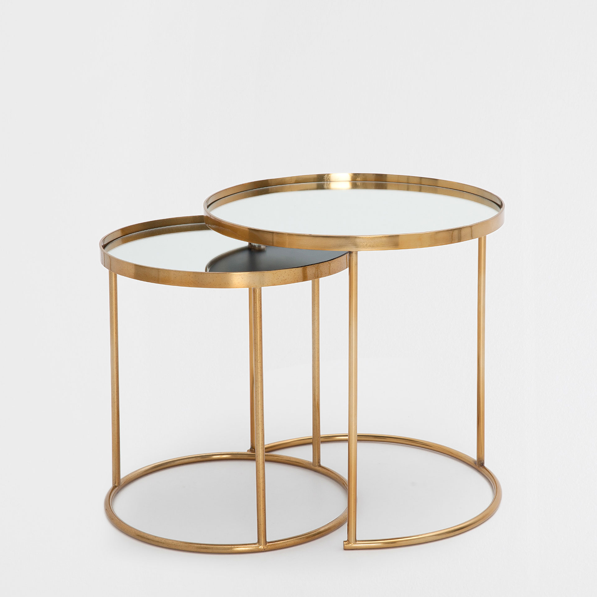Runde Unterschiebbare Tische In Gold 2er Set Zara Home Deutschland Runde Unterschiebbare Tische In Gold 2er Set