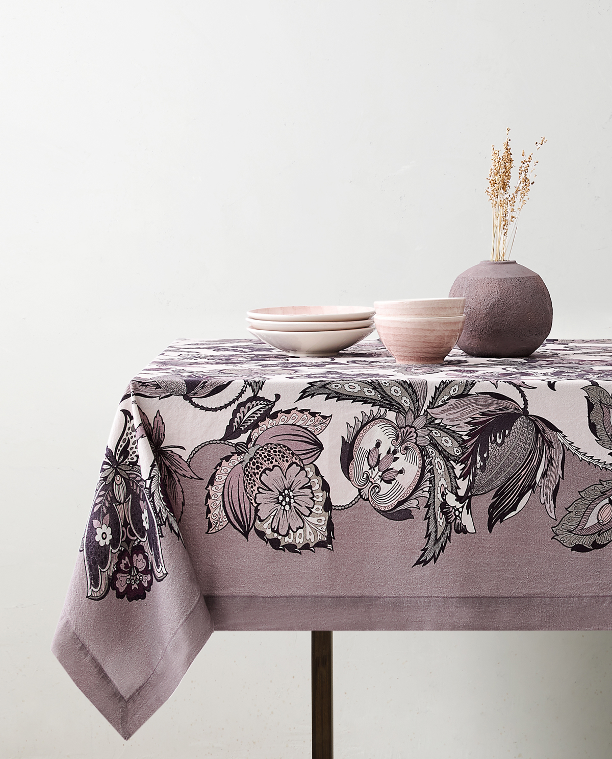 Image {0} of the product 1 FLORAL PRINT TABLECLOTH