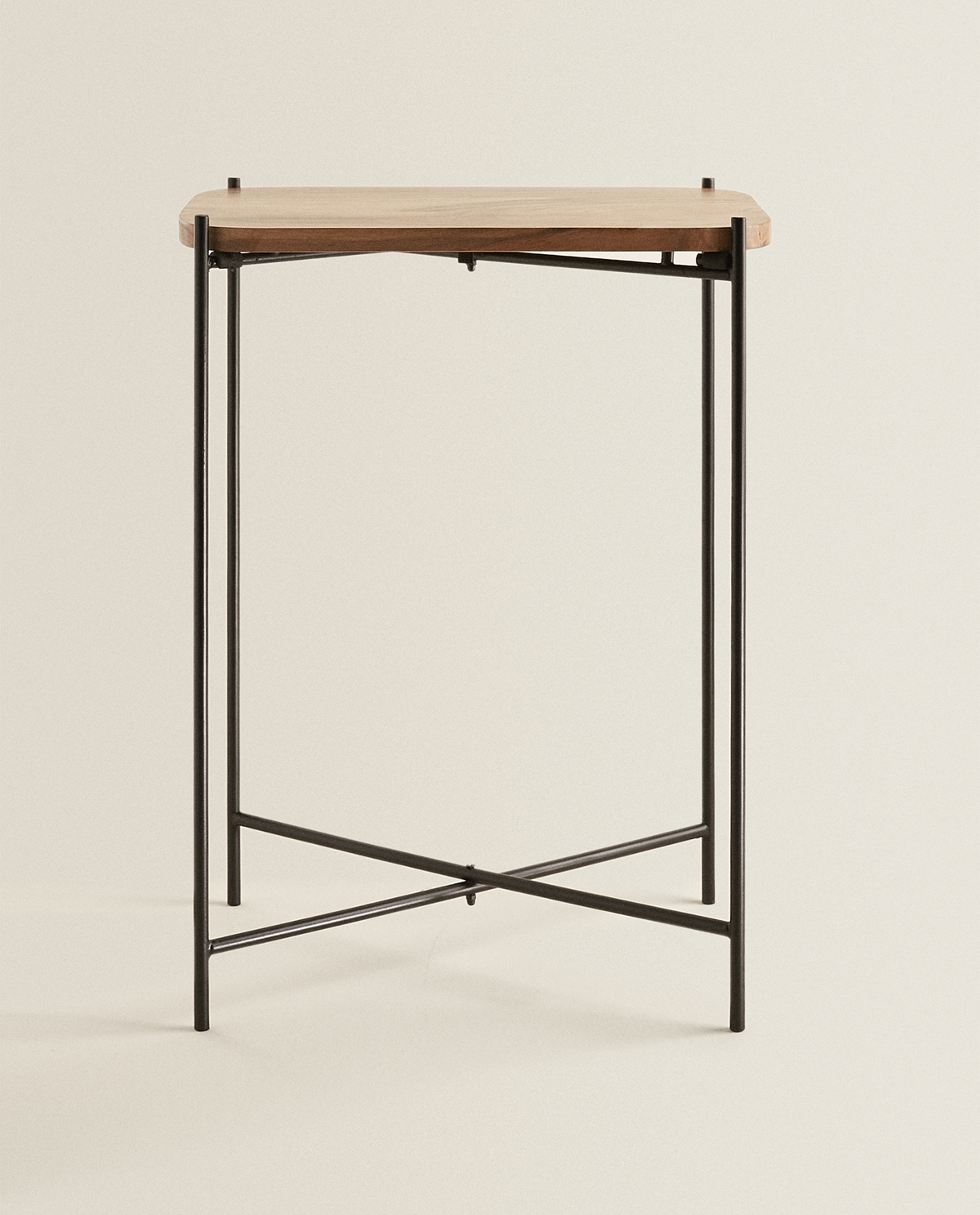Shoptagr Beistelltisch Mobel Schlafzimmer By Zara Home