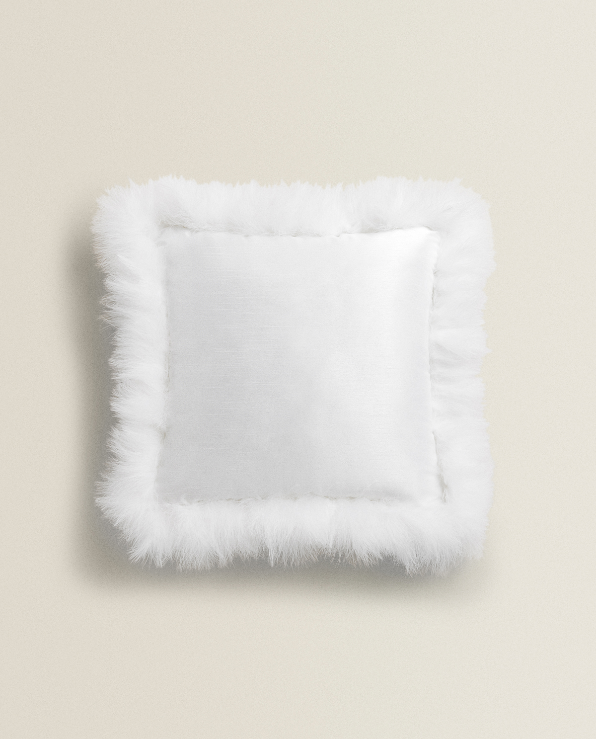 Shoptagr Kissen Mit Federn Kissen Wohnzimmer By Zara Home